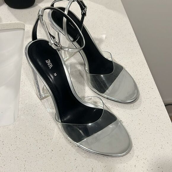 Zara • Silver wide heel vinyl sandals - Picture 4 of 10